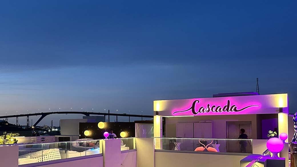 The Cascada Rooftop Bar sits enthroned over the rooftops of Willemstad