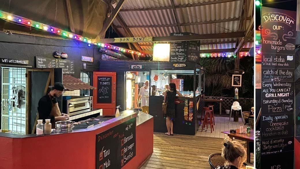 Two-part picture with a view of the "Discover Lagun" restaurant on Lagun beach and the menu board on the right