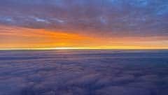 Sonnenaufgang über den Wolken