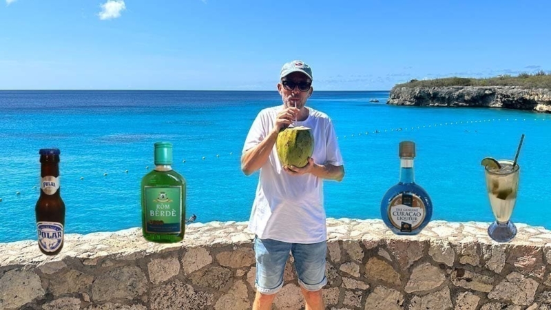 Blue Curacao - The Genuine Original - Liqueur factory Chobolobo