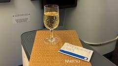 Champagner als Welcome Drink in der Business Class