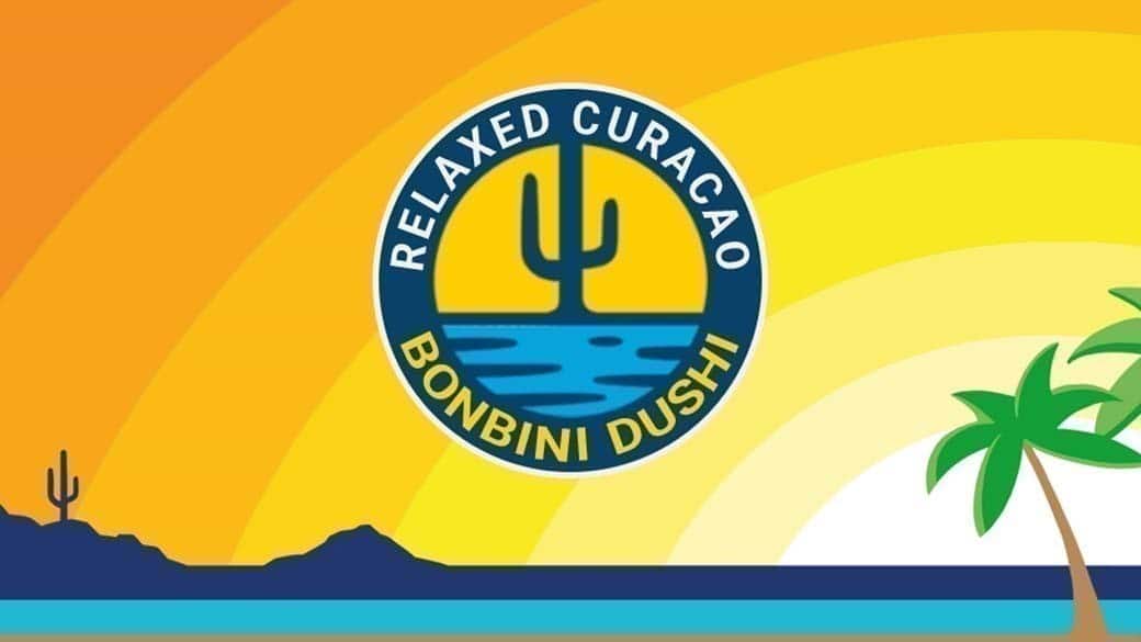 Relaxed Curacao Logo Badge Illustration - Sonne, Kaktus und türkisblaues Meer